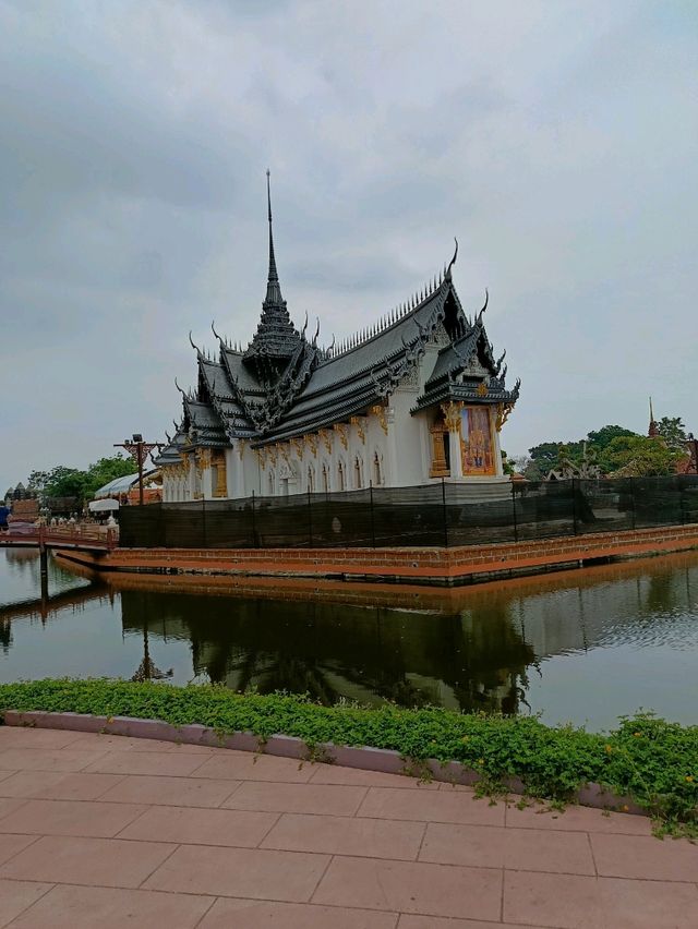 Ancient City, Damnoeb Saduak Floating market, Train market 