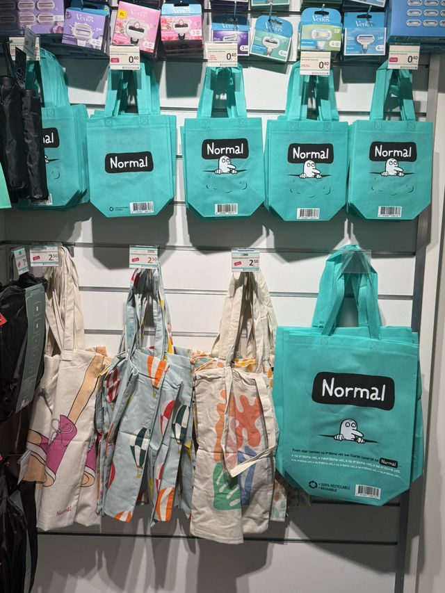 【ポルトガル リスボン】まるで迷路！ポルトガルの巨大雑貨屋 Normal