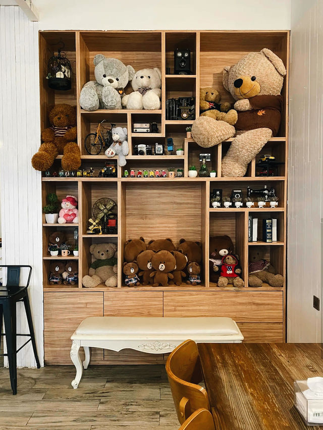 Lee's Cafe & Bar