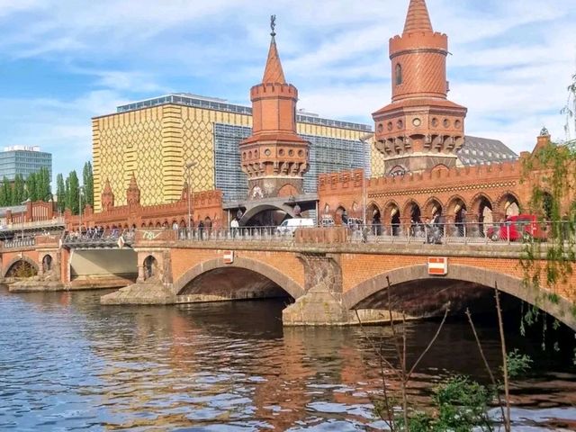 Oberbaum Bridge: Berlin's Iconic Link Between Past and Present