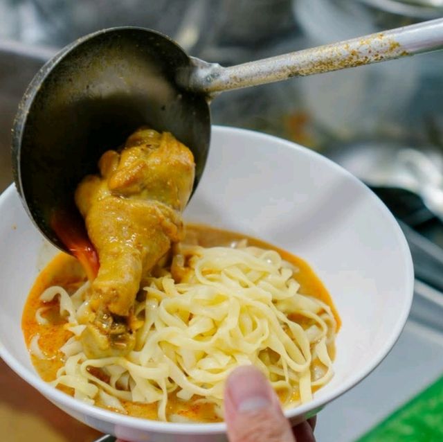ร้านข้าวซอยกิตตรา  l รสชาติปริญญาราคาติดดิน 🍜🥘