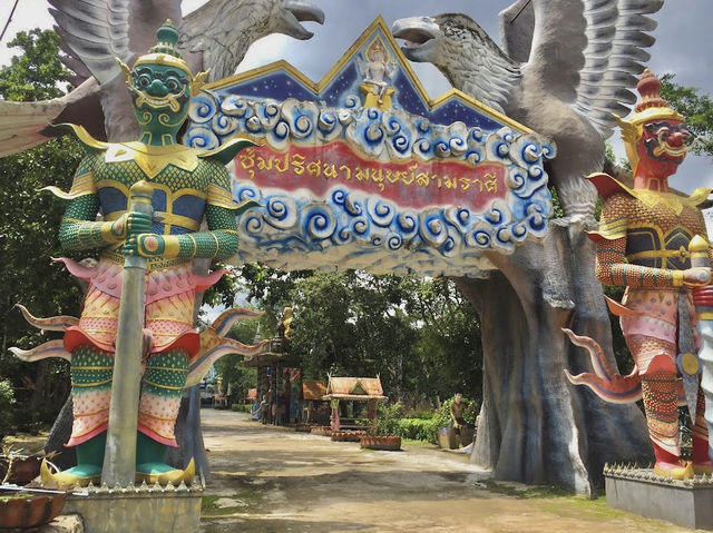 วัดน้ำตกธรรมรส : ความสวยงามของโบสถ์กลางน้ำสีชมพู
