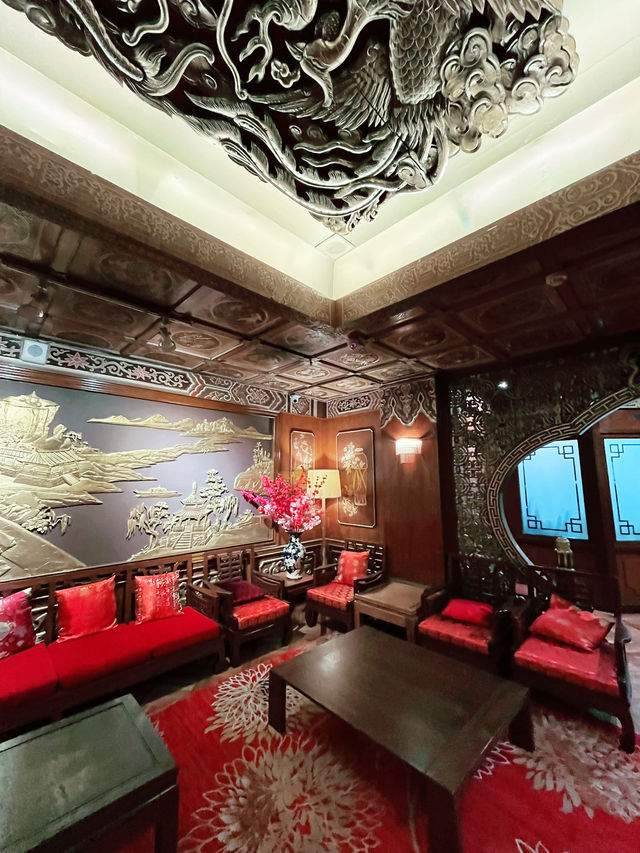 Halley at Mandarin Palace: Exquisite Pork-Free Dim Sum in a Regal Chinese Setting  