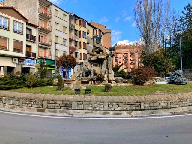以其莫札拉布和羅馬式建築而聞名的城市