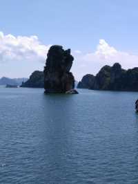 Halong bay cruising