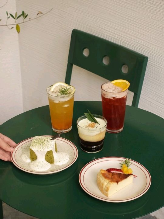 9Room Cafe