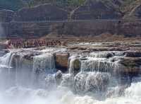 น้ำตกหูโข่วในแม่น้ำเหลือง (Hukou Waterfall) 