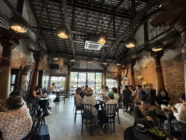 Sipping Through Time by the River: A Hidden Gem in Bangkok’s Talat Noi
