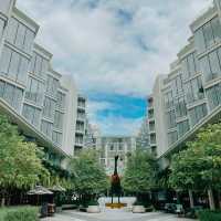 Riverside Elegance with a Boutique Flair