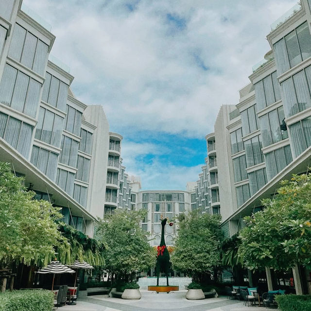 Riverside Elegance with a Boutique Flair