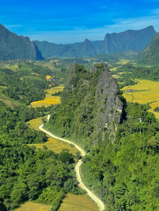 ผาหนามไซ จุดชมวิวสุดฮิต วังเวียง ⛰️🍃