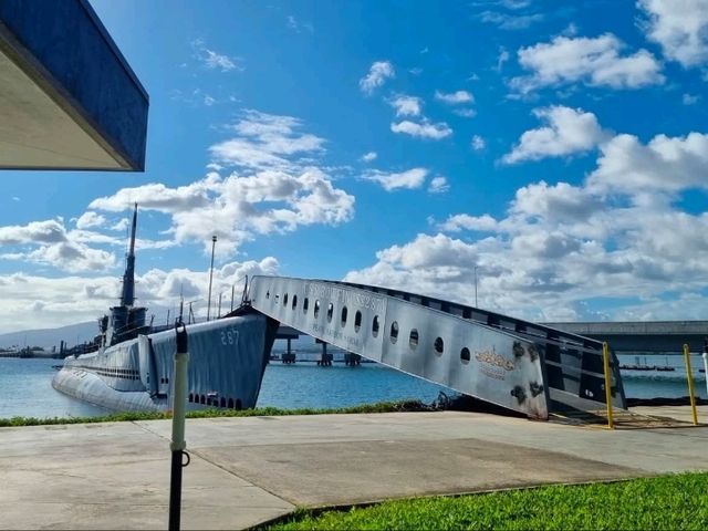 歴史の重みを感じる場所 – 真珠湾国立記念館での感動的な体験