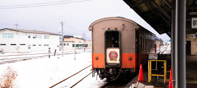 🚂 冬日限定！暖爐列車 × 現烤魷魚 × 青森雪景——搭上津輕鐵道的時光旅程