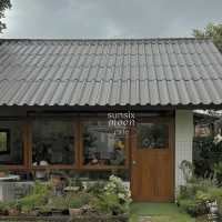 Sunsixmoon Cafe 