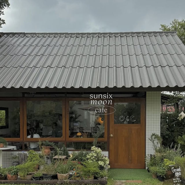  Sunsixmoon Cafe 