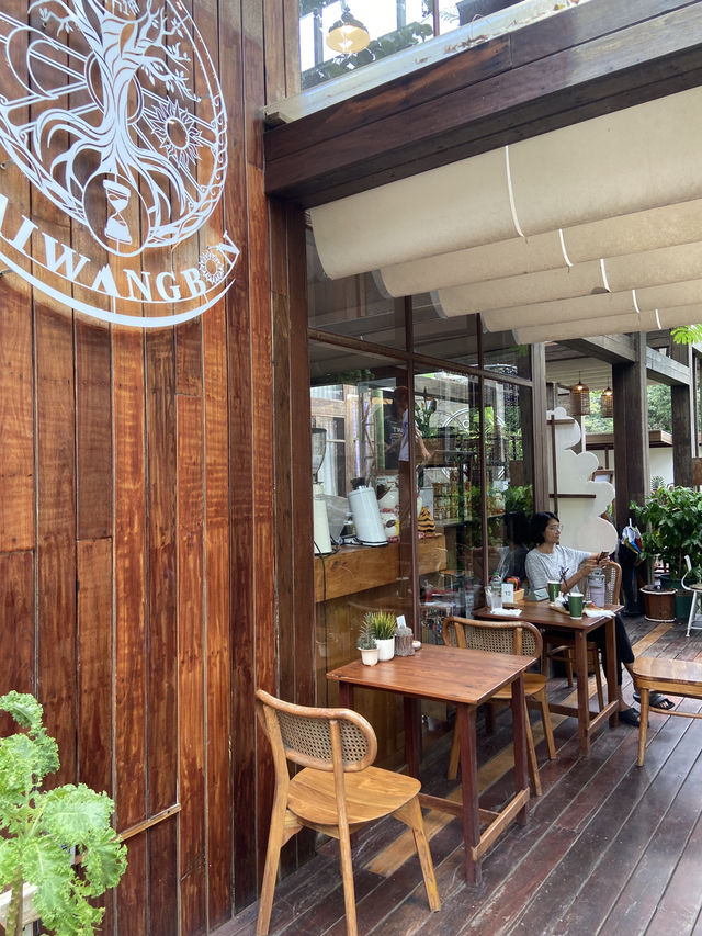 Montra Cafe ไร่วังบอน คาเฟ่ลับกลางป่า ฟีลดี 