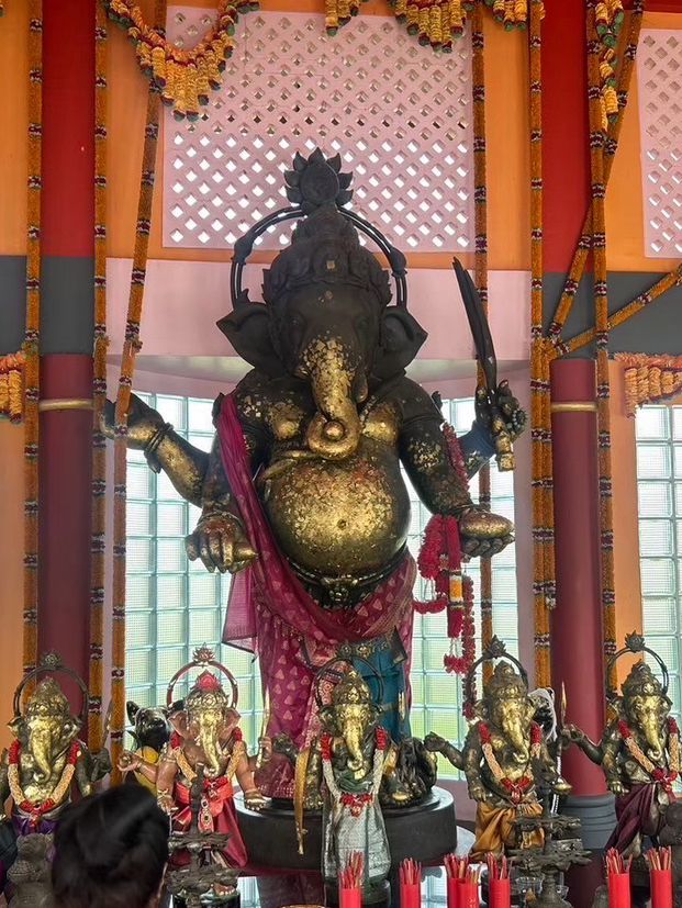 อุทยานพระพิฆเนศ  องค์ยืน