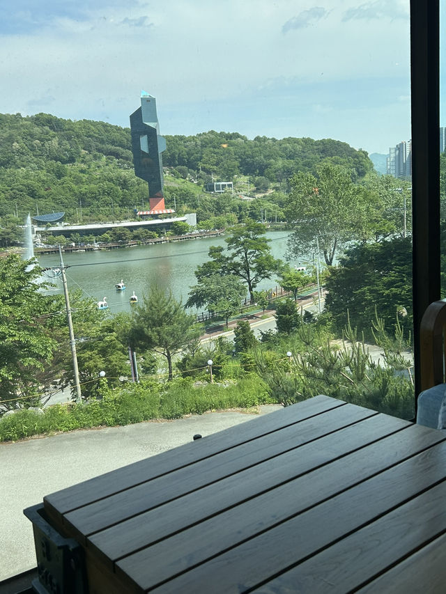 🌅 저수지 위 감성 휴식처, 카페 파티5