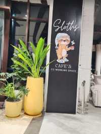Sloths Cafe เป็นคาเฟ่ที่ซ่อนตัวอยู่ในเซ็นทรัลพัทยา