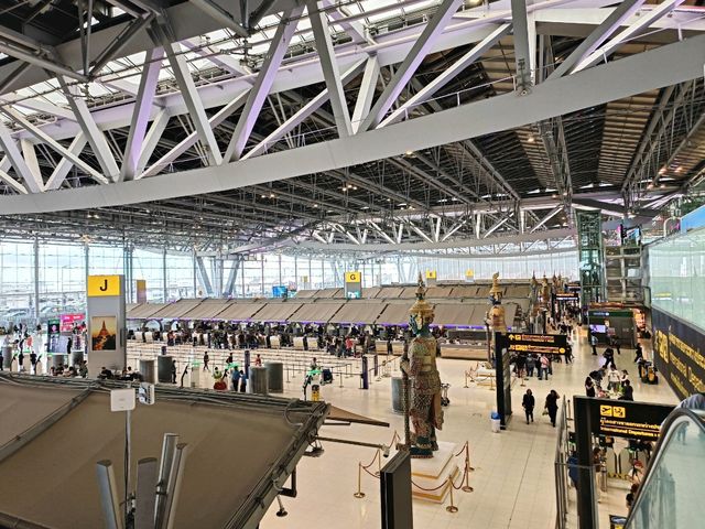 穿越神話與現代的空中之門，素萬那普機場之美。