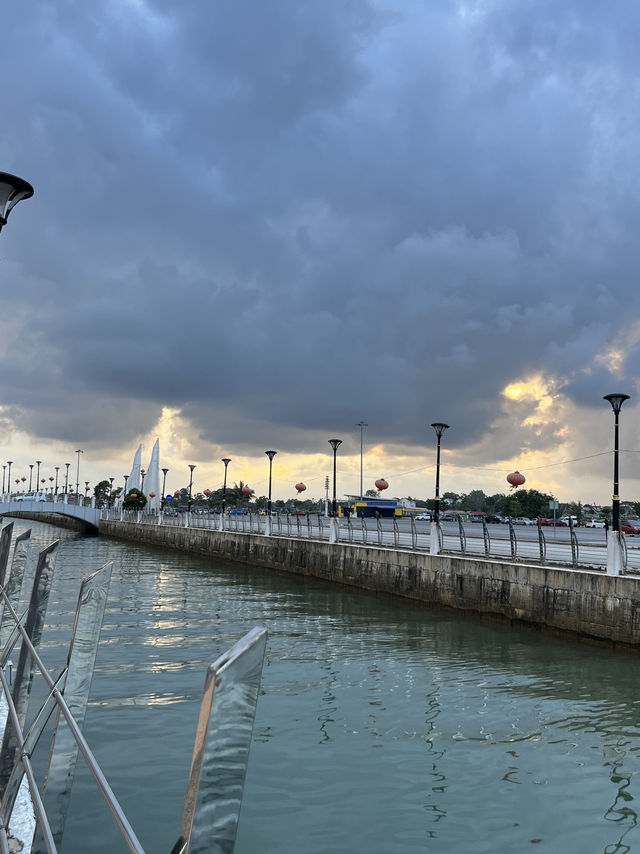 🌙 Terengganu Nights: Lanterns, Murals & a Seaside Breeze 🏮🌊