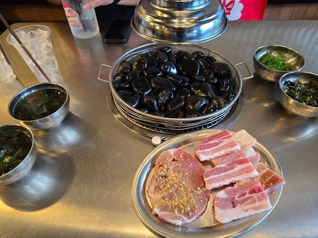 ย่างหมูบนเตาหิน เพิ่มอรรถรสในการกินปิ้งย่าง