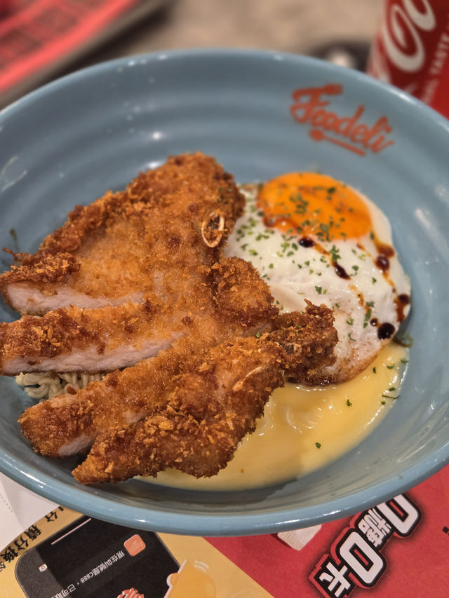 形點的新派美食廣場