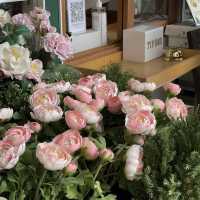 English Elegance & Doughnut Indulgence – My Visit to Charlotte Doughnuts Warehouse, Hat Yai