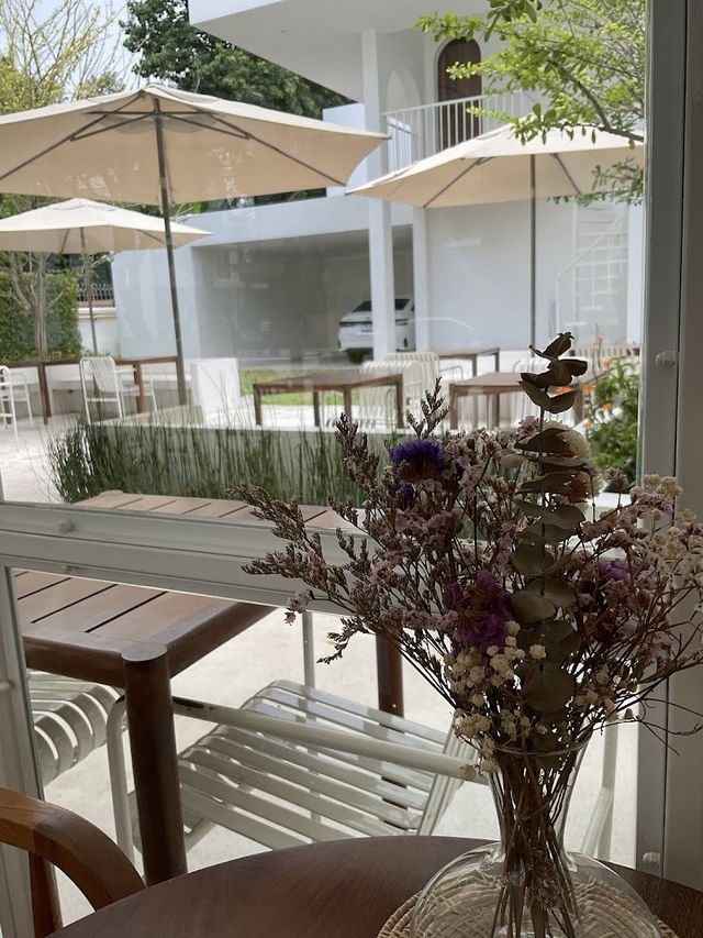 Double 3 Craft Cafe, Minimalist Charm Meets Cozy Comfort in Hat Yai
