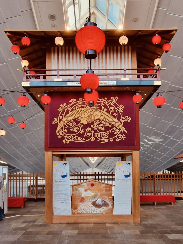 Solo Traveler’s Guide to Haneda Airport: More Than Just a Layover!** ✈️🌸  