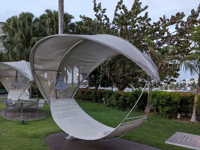 Vibrant Vibes & Island Glam – My Poolside Stay at W Singapore Sentosa Cove