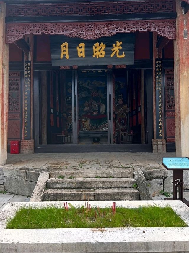 Anshun City Walks Are Chill with a Side of Surprise