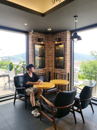 A cafe in Yeonggwang with stunning natural scenery