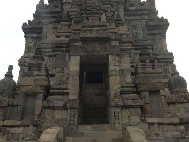 【神秘と優美が息づく世界遺産✨プランバナン寺院のおすすめ情報】