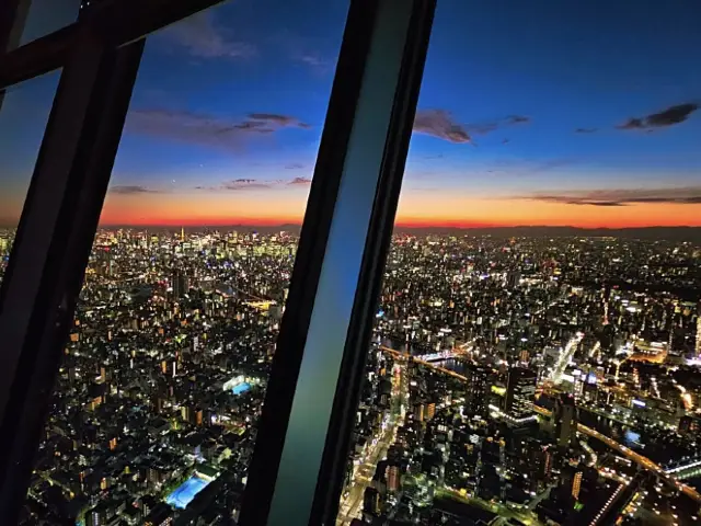 日夜景交錯晴空塔絕美