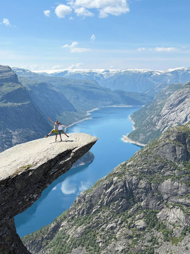 【命がけの絶景】トロルの舌で味わう達成感と感動の一枚📸🧗‍♀️