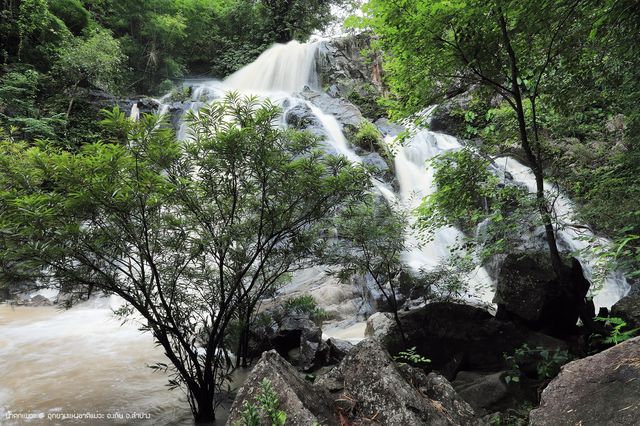 น้ำตกแม่วะ น้ำตกสวยใน อ.เถิน จ.ลำปาง