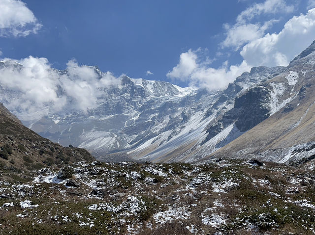 To explore the Himalayas while challenging myself👫⛰️😍🏔️😎🌲