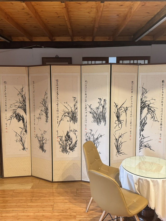 🌿 전주 한옥마을에서 만난 감성 카페 [일삼이이] ✨ 오미자커피