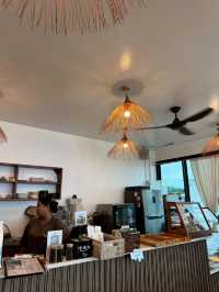คาเฟ่สุดชิตเเอบอยู่ในท่าเรือเเสมสาร