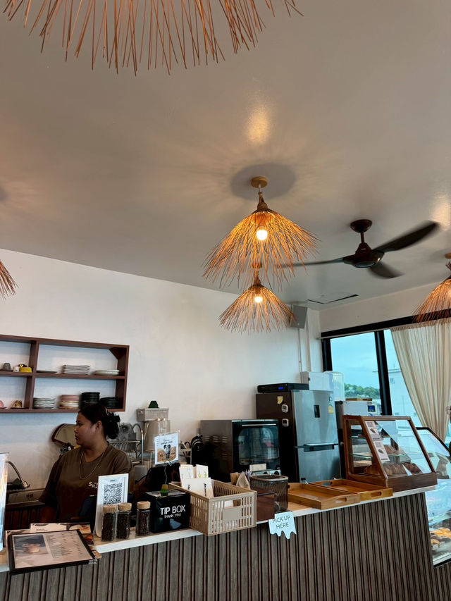 คาเฟ่สุดชิตเเอบอยู่ในท่าเรือเเสมสาร