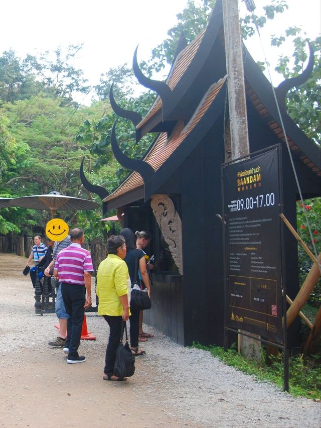 🏚️ : Baan Dam Museum พิพิธภัณฑ์บ้านดำ เชียงราย 🏚️ : Baan Dam Museum พิพิธภัณฑ์บ้านดำ เชียงราย