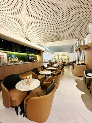 在瓜拉納穆機場的Plaza Premium Lounge放鬆和充電
