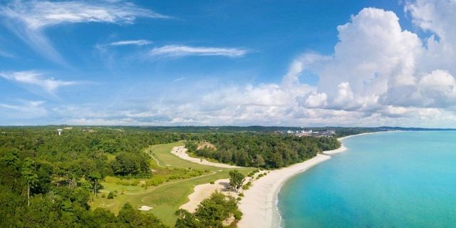Sky Meets Sea🌊Deasru jhohor baru malasiya tree,Johor Bahru: Beyond Singapore’s Shadow – Your Next A