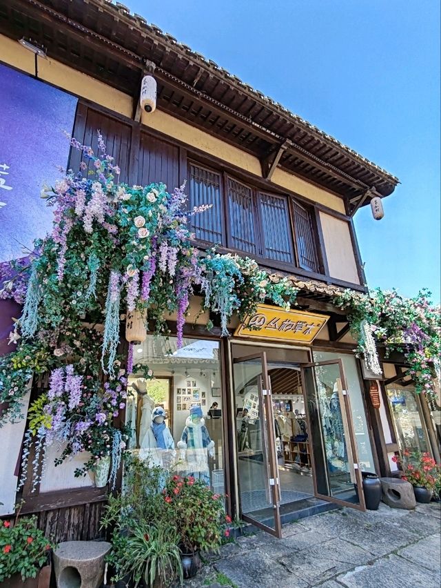 Ge Xian Village: A Poetic Dwelling Amidst Mountains and Waters