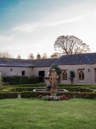 緑豊かな隠れ家での城滞在