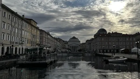 [Trieste, Ý] Gợi ý lịch trình tham quan một ngày khám phá biển và kênh đào 🇮🇹🌊 — traveler post in Trieste