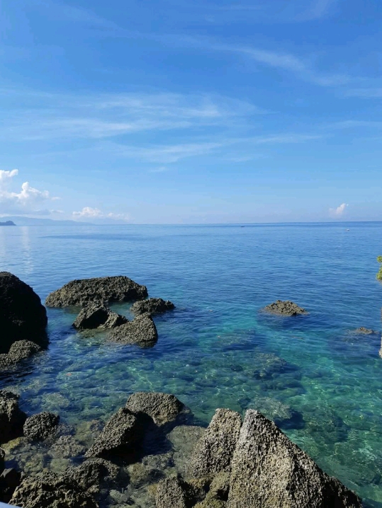 this place is so nice for summer, if you want to go there visit the city of saranggani glan in gumaras the name of this island is isla Jardin del mar It actually belongs to the glan #travel2026 
