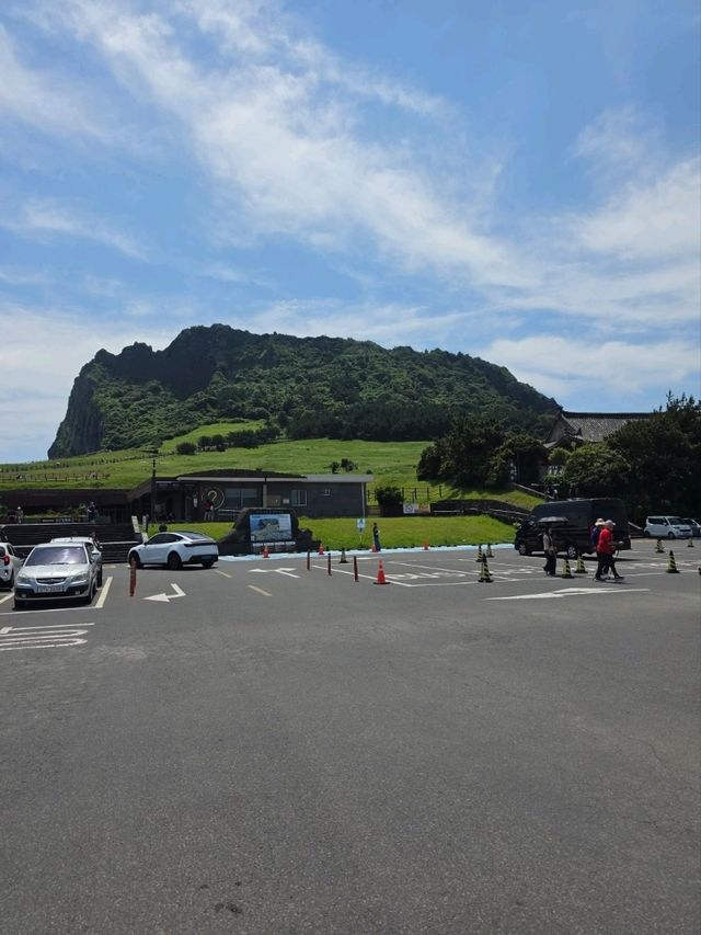 Seongsan Ilchulbong (성산일출봉), Jeju’s Famous Sunrise Peak Seongsan Ilchulbong (성산일출봉), Jeju’s Famous Sunrise Peak