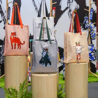 Sebuah pameran yang menyatukan desain, kerajinan, dan merek kreatif dari seluruh Asia di satu tempat di Iconsiam.
